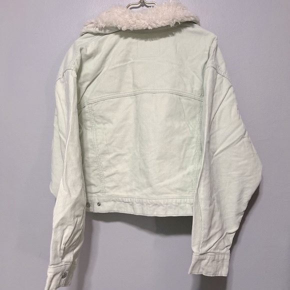 NWT Levi’s Oversized Corduroy Jacket with Sherpa Collar - Picture 8 of 8